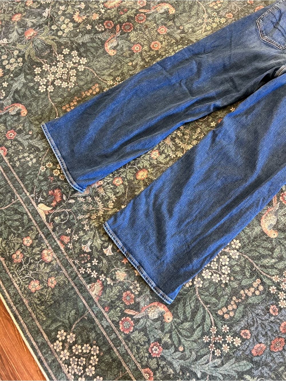 American Eagle Super High Rise Bagg Wide Leg Distressed Jeans - Picture 6 of 7
